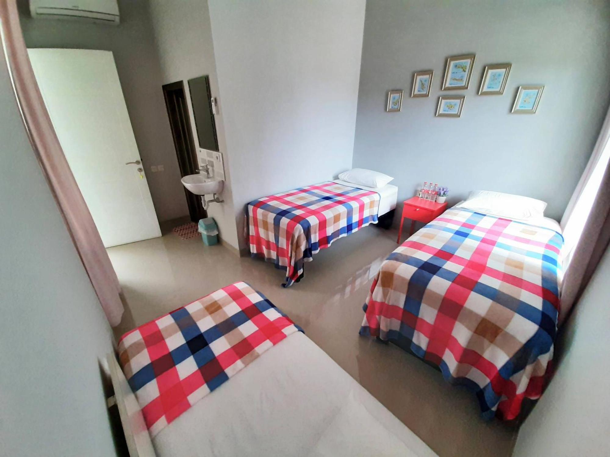 Inni Homestay Malang Værelse billede
