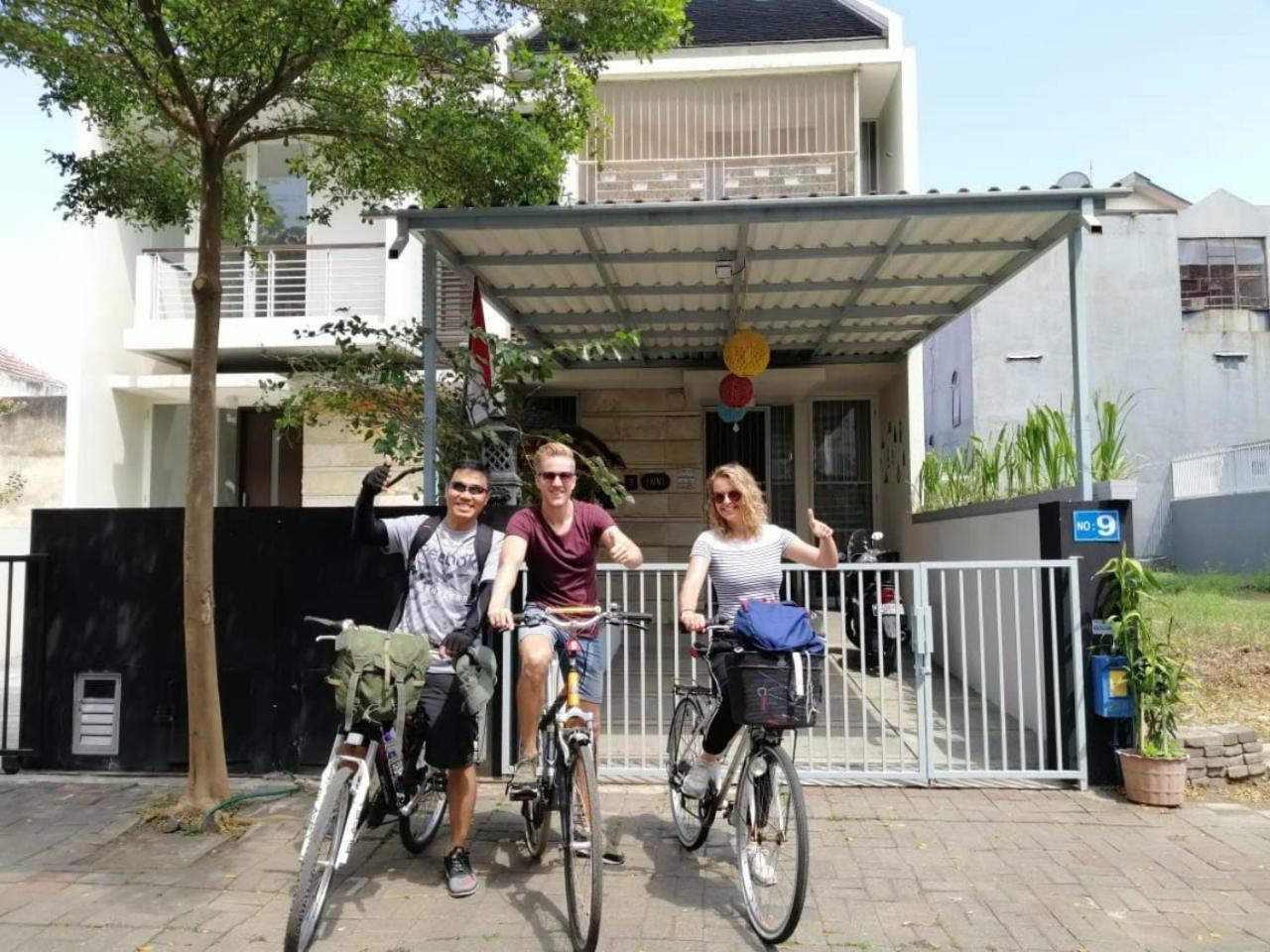 Inni Homestay Malang Eksteriør billede